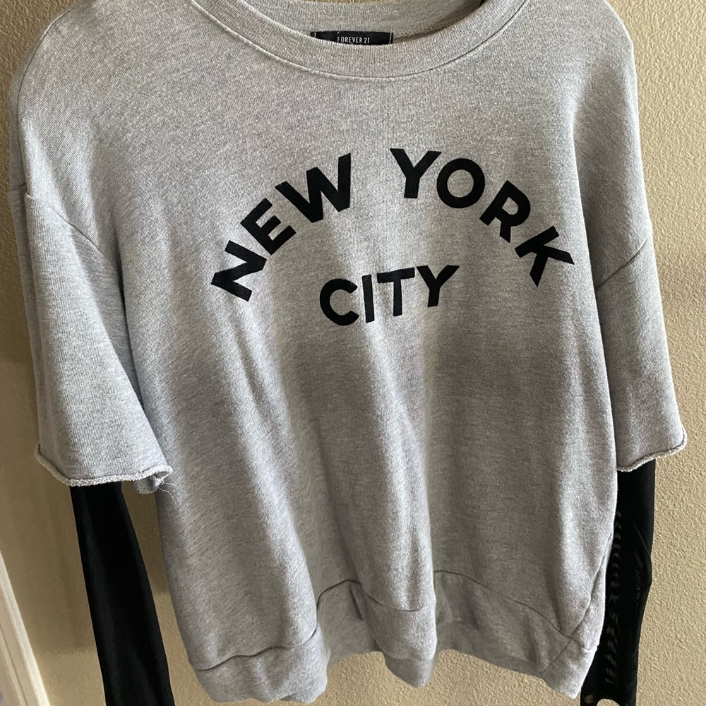 FOREVER 21 Top/Mesh Sleeves 🌼